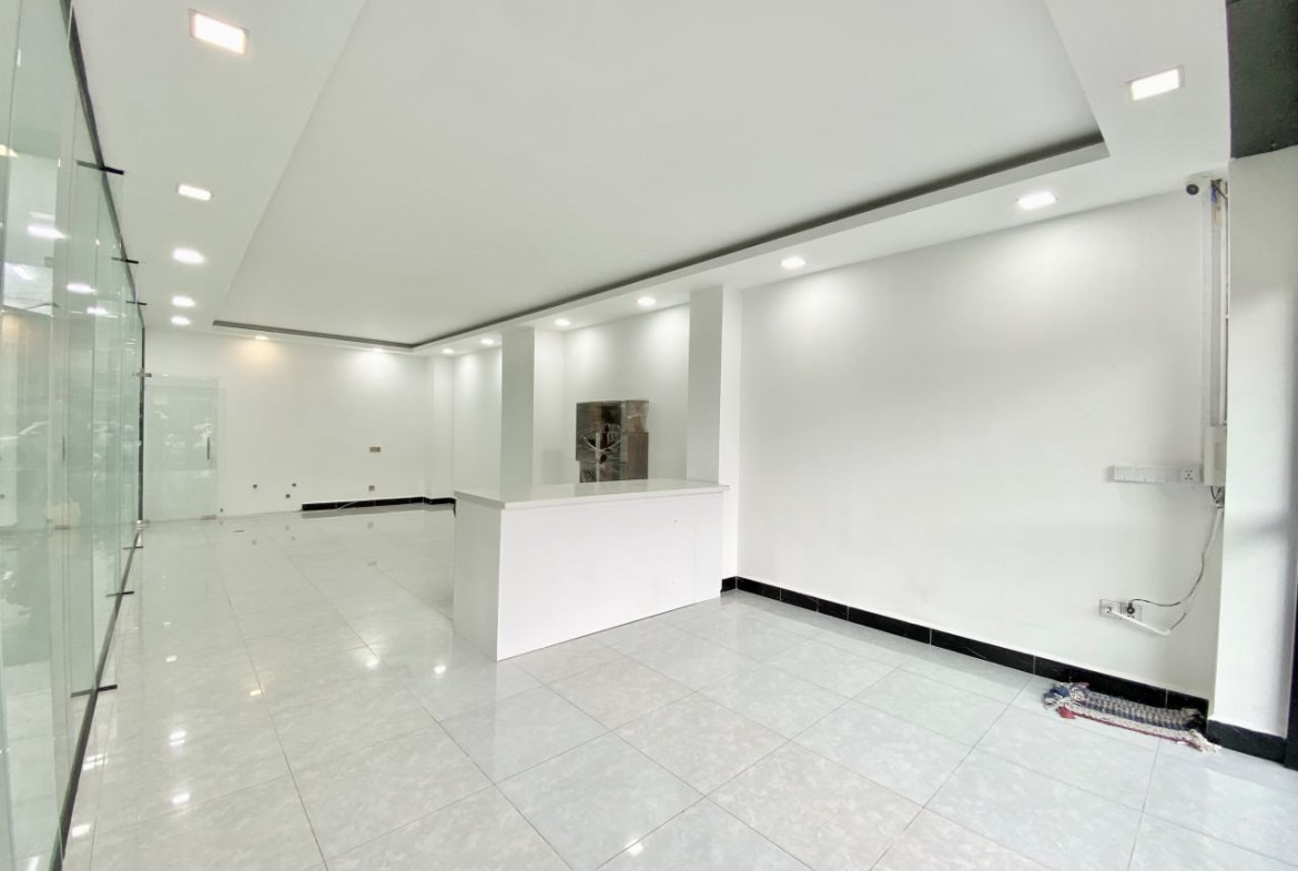 Shophouse for rent only $900 per month