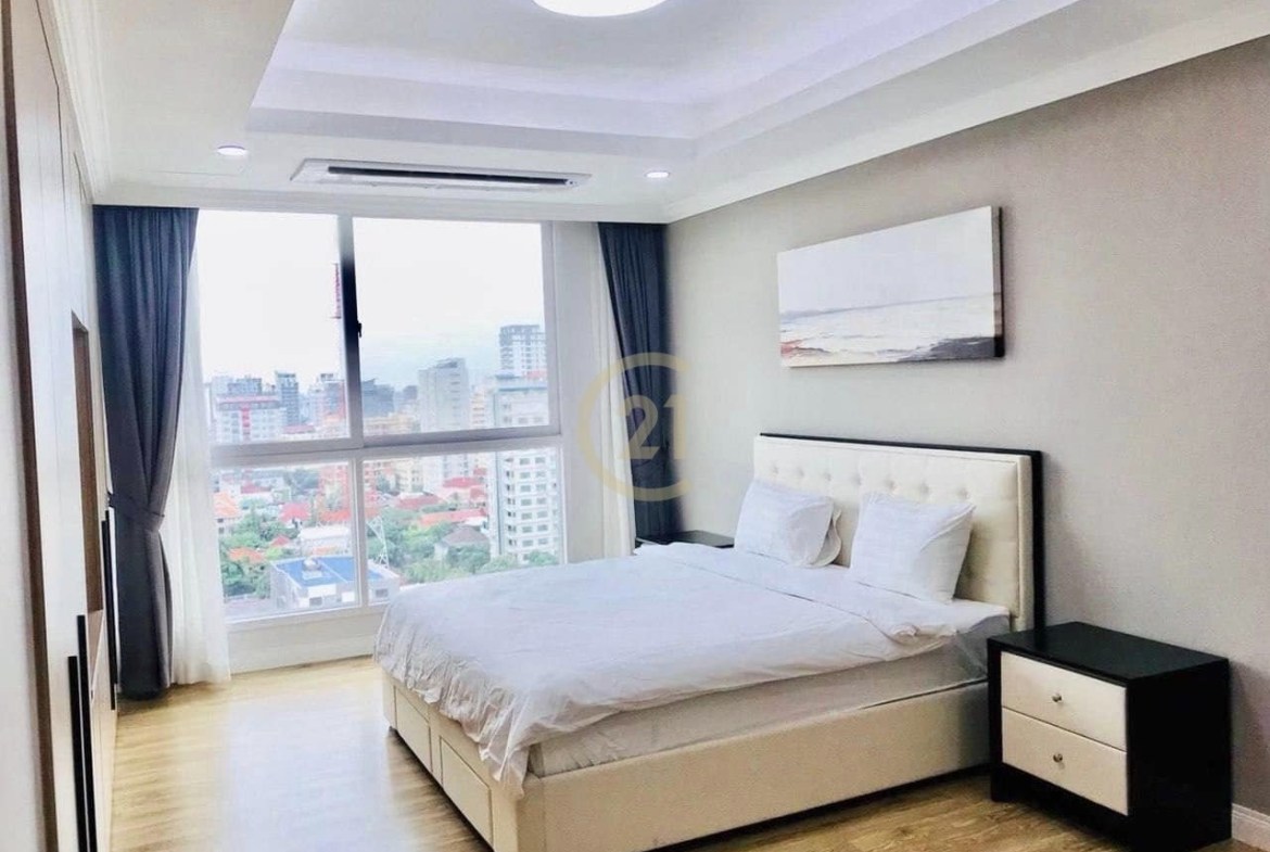 MODERN THREE BEDROOM FOR RENT