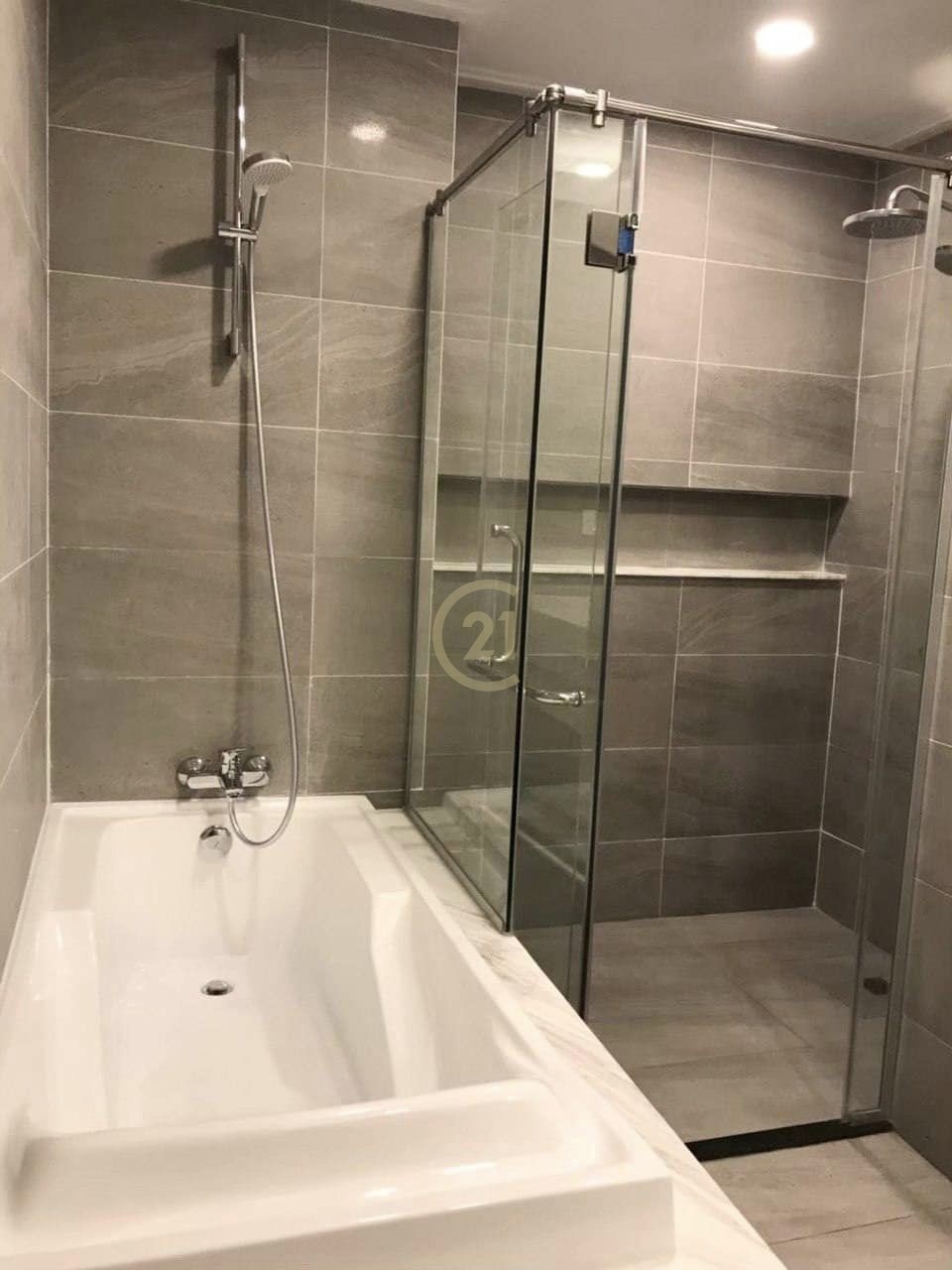 MODERN THREE BEDROOM FOR RENT