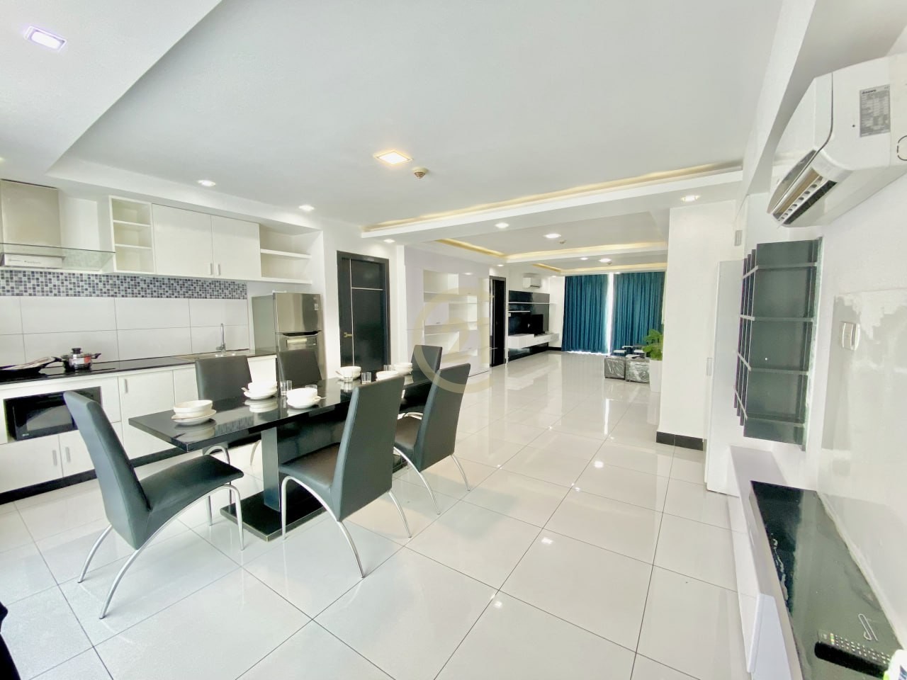 4 MODERN THREE BEDROOM FOR RENT
