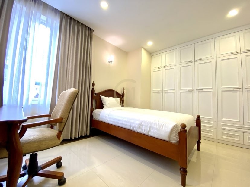 Nice 3 bedroom for rent in bkk1 area with fully furniture.