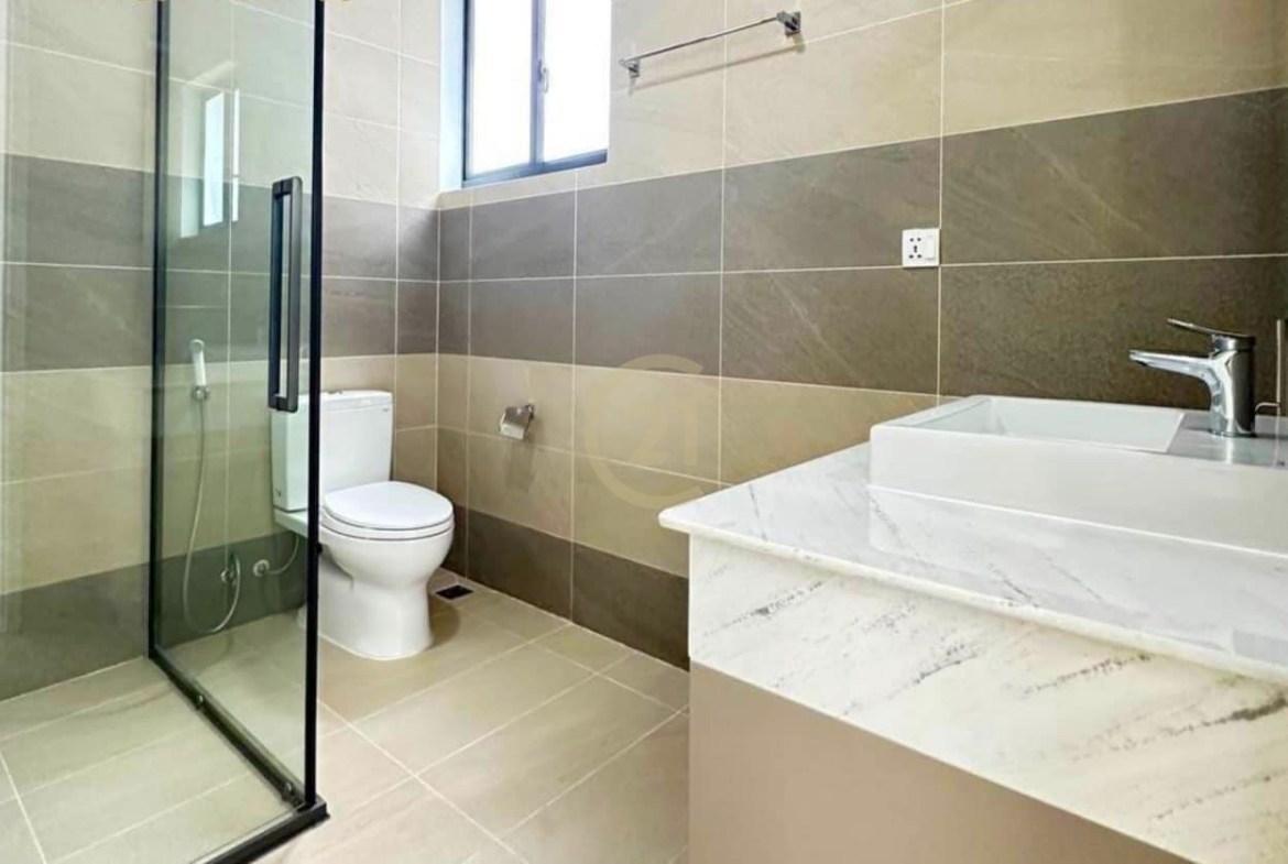 Brand New 1 Bedroom Apartment with Fully furnished