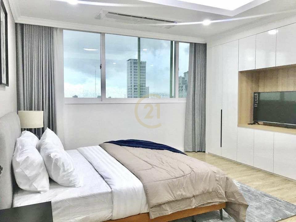 MODERN THREE BEDROOM FOR RENT