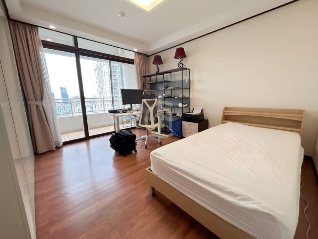 Lucky Condo 3+1 Bedrooms BKK1 With Fully Furnished