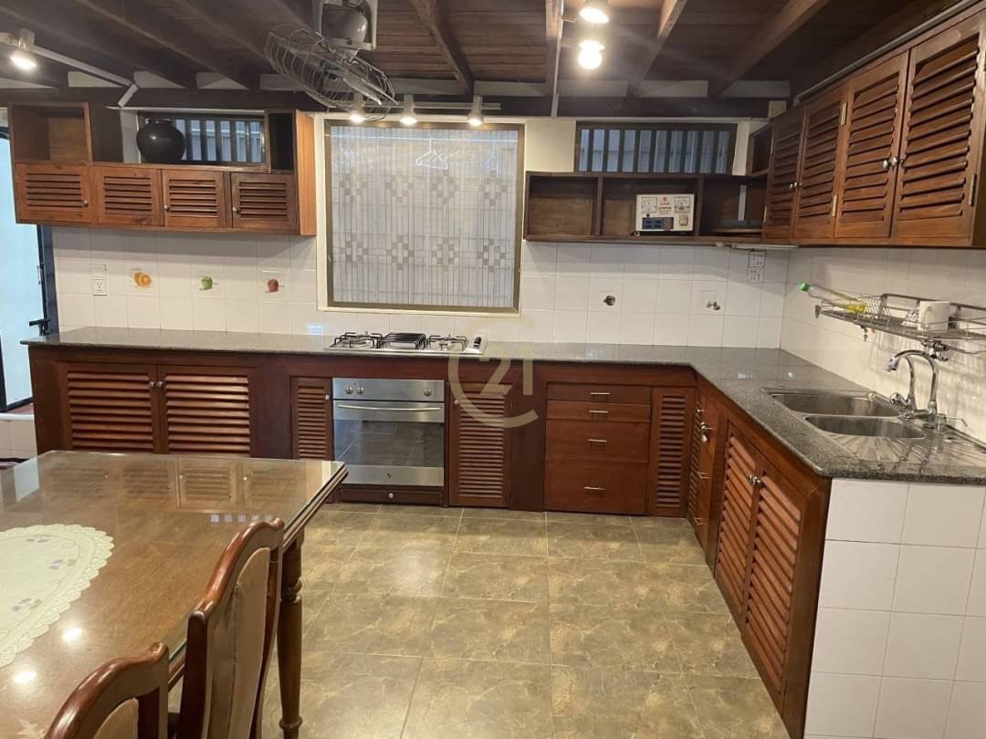 For lease: 2-bedroom shophouse situated in the prestigious BKK3 area