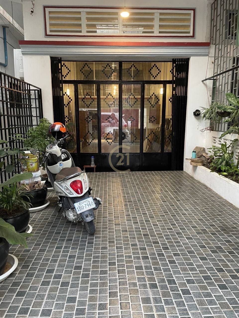 For lease: 2-bedroom shophouse situated in the prestigious BKK3 area