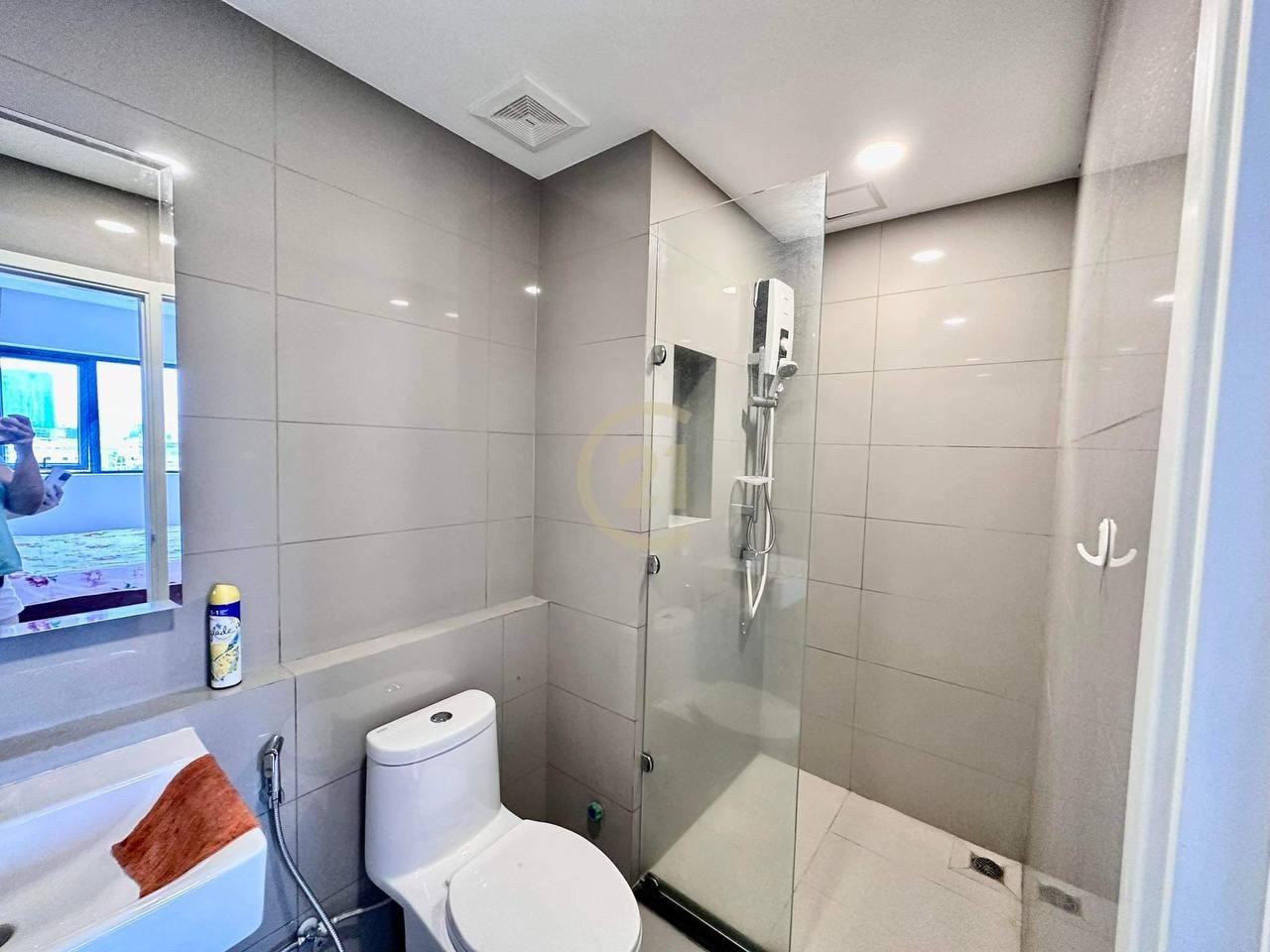 One bedroom modern condo for rent