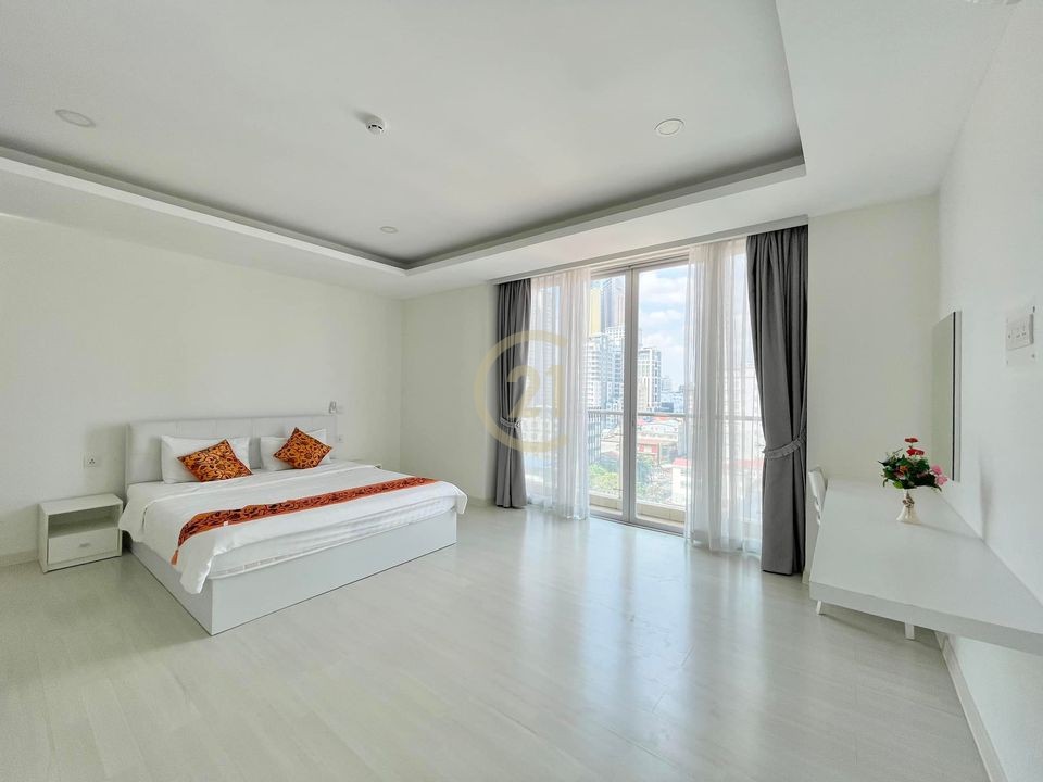 LUXERY THREE BEDROOM FOR RENT