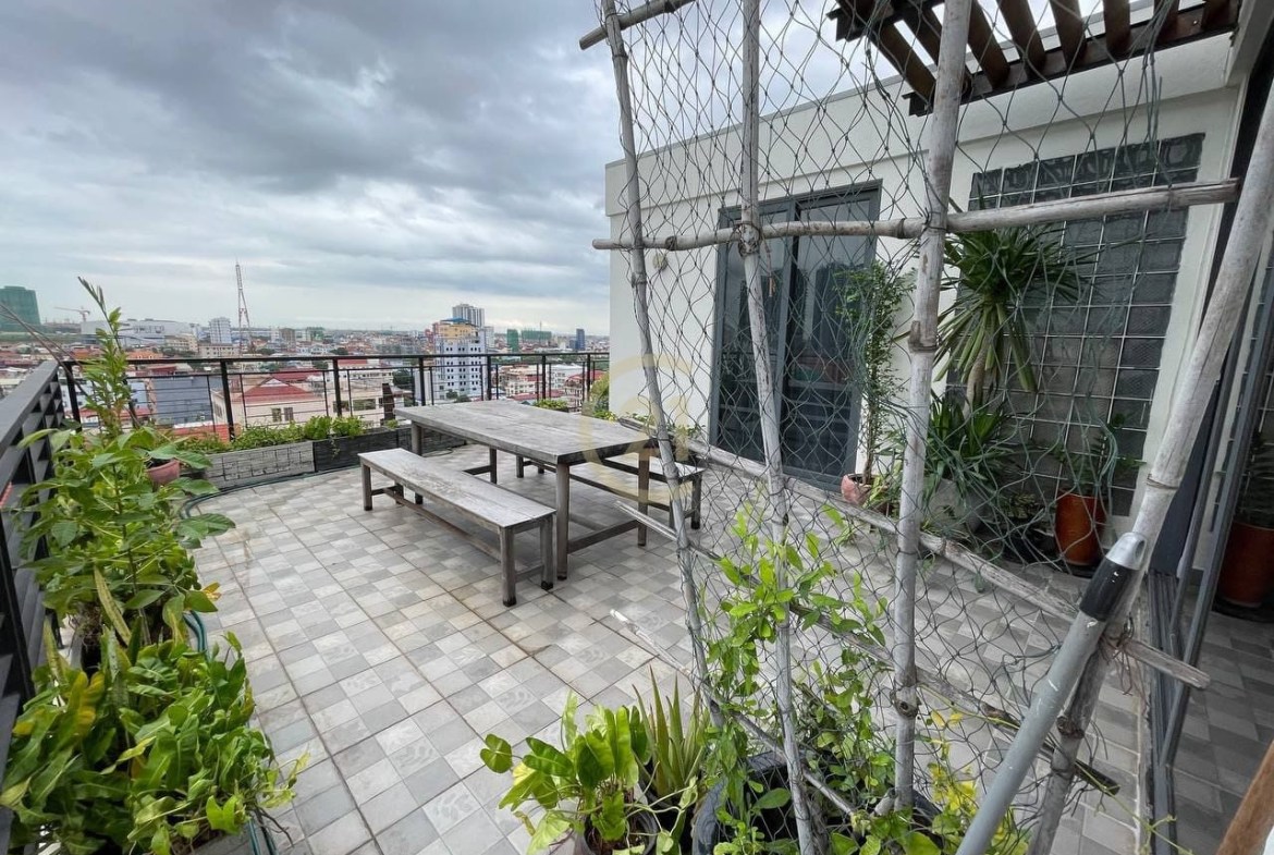Two bedroom top floor apartment for rent in boeng trabek area