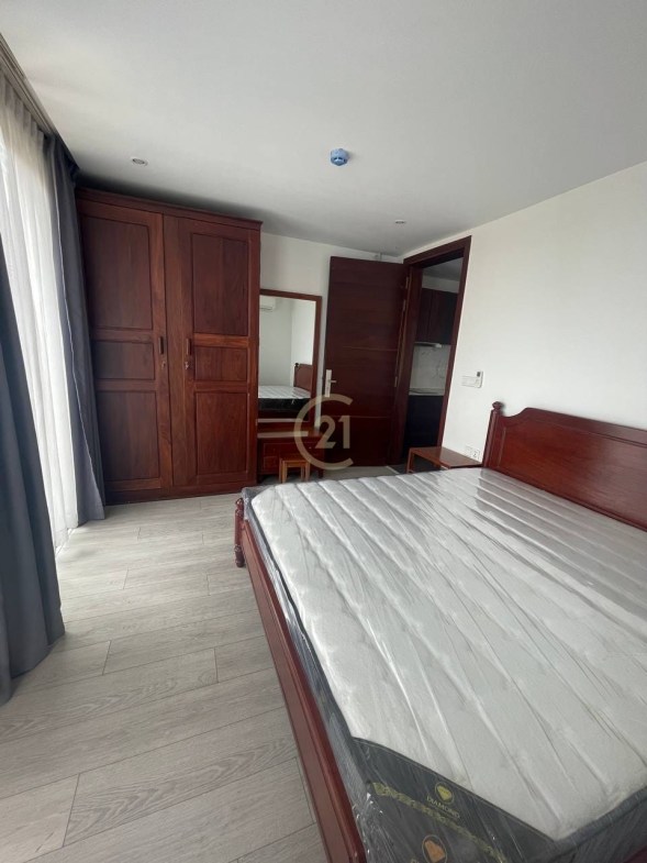 Two bedroom top floor apartment for rent in boeng trabek area