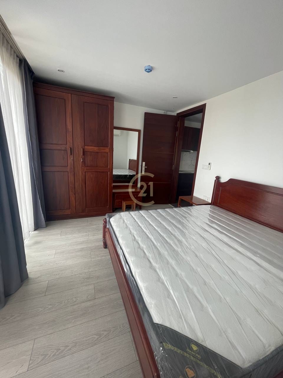 Two bedroom top floor apartment for rent in boeng trabek area