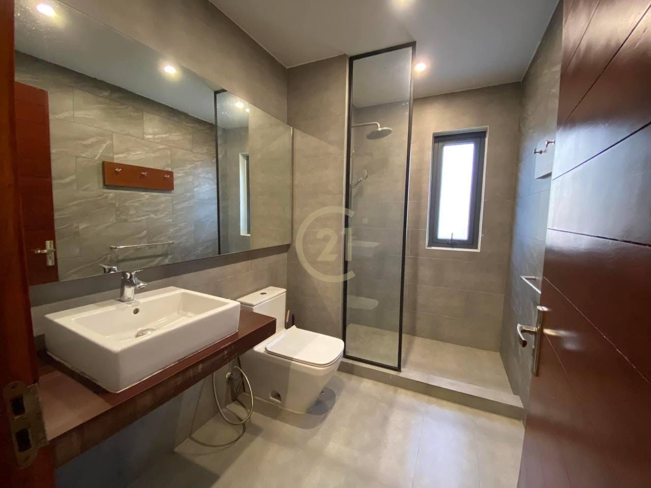 Two bedroom top floor apartment for rent in boeng trabek area