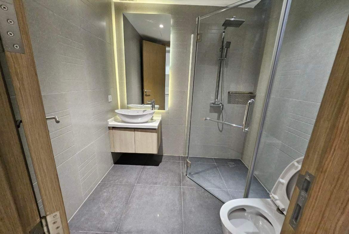 New Studio At Penthouse Serviced Apartment for lease