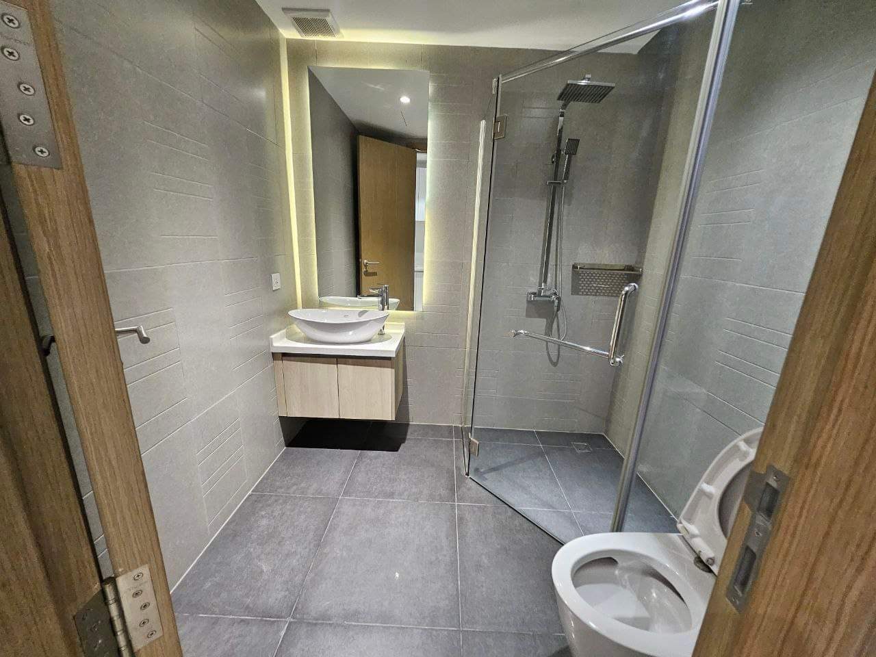 418735290_1989431388124262_5664361214883550289_n New Studio At Penthouse Serviced Apartment for lease