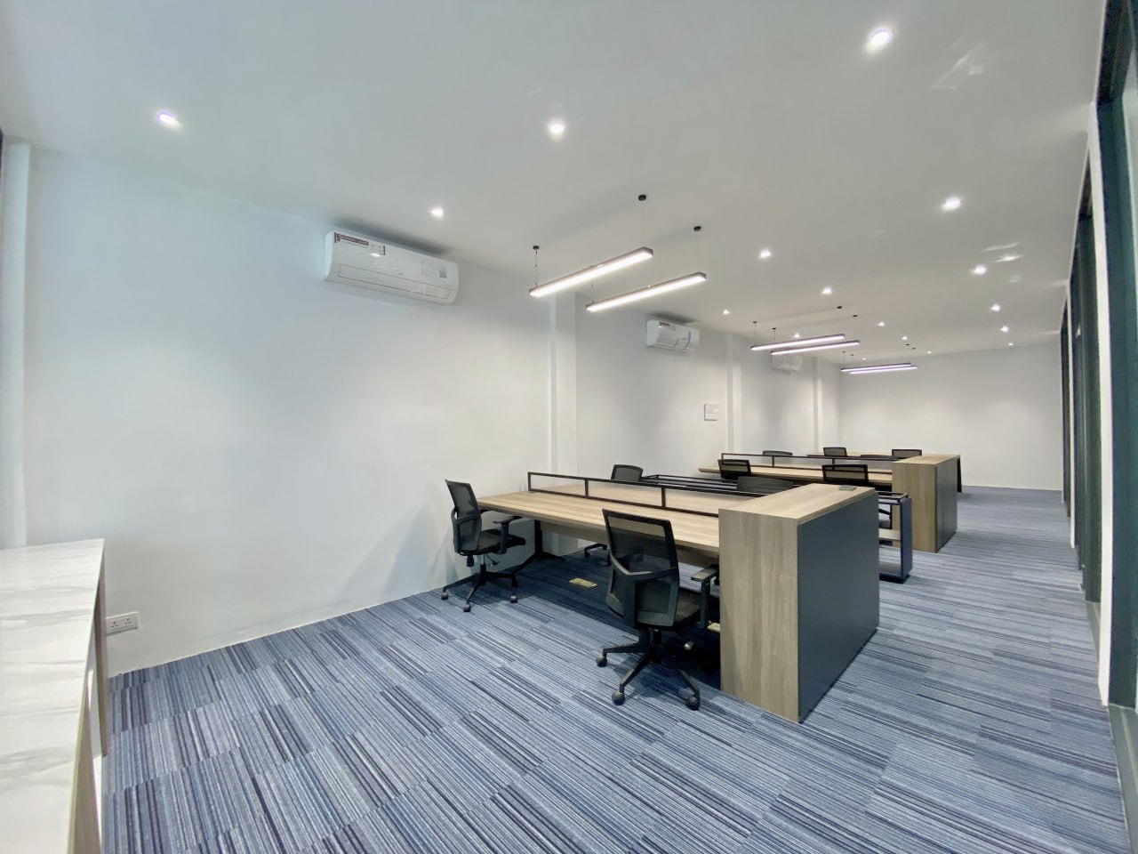5 NICE OFFICE SPACE FOR RENT
