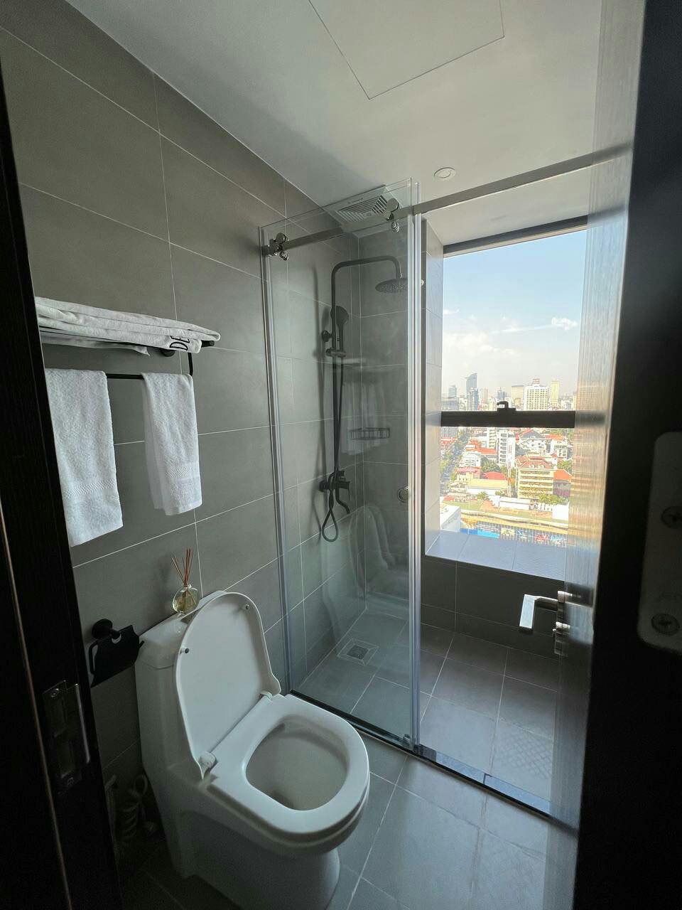 6 LUXERY ONE BEDROOM FOR RENT