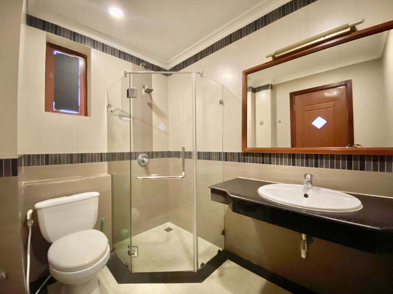 6 MODERN ONE BEDROOM FOR RENT