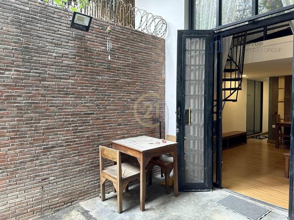 NICE DUPLEX ONE BEDROOM FOR RENT
