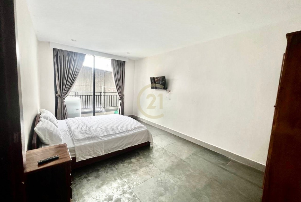 Two bedrooms takes 2min to  independence monument