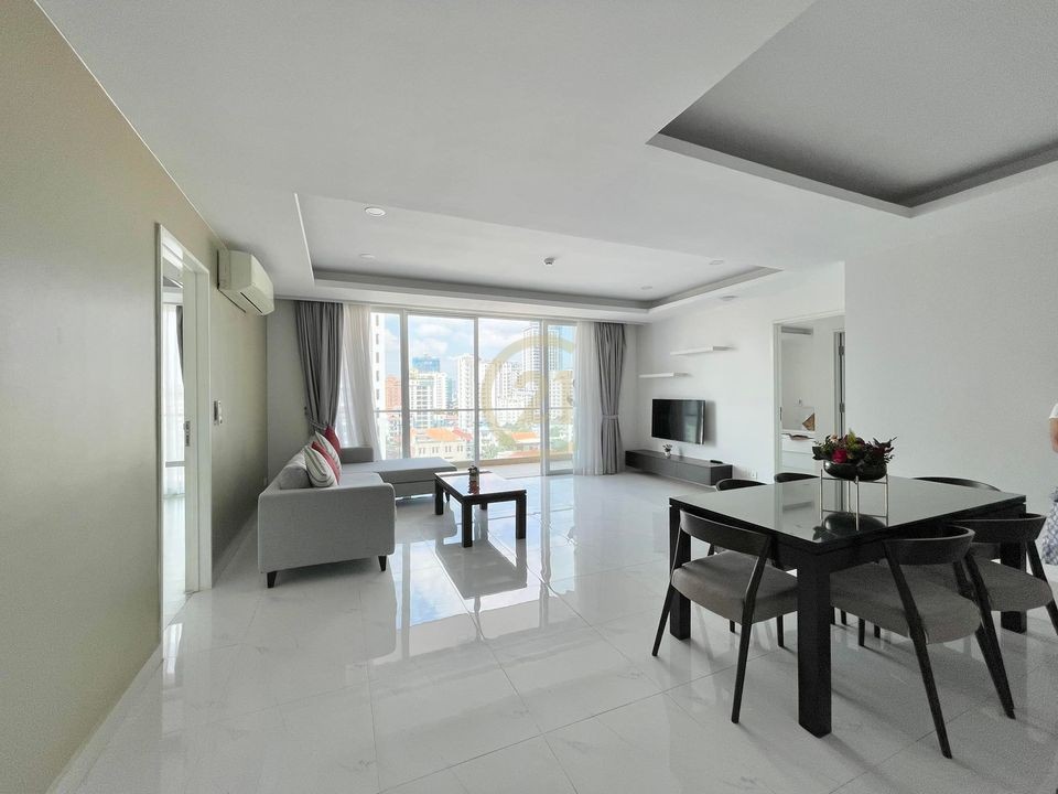 LUXERY THREE BEDROOM FOR RENT