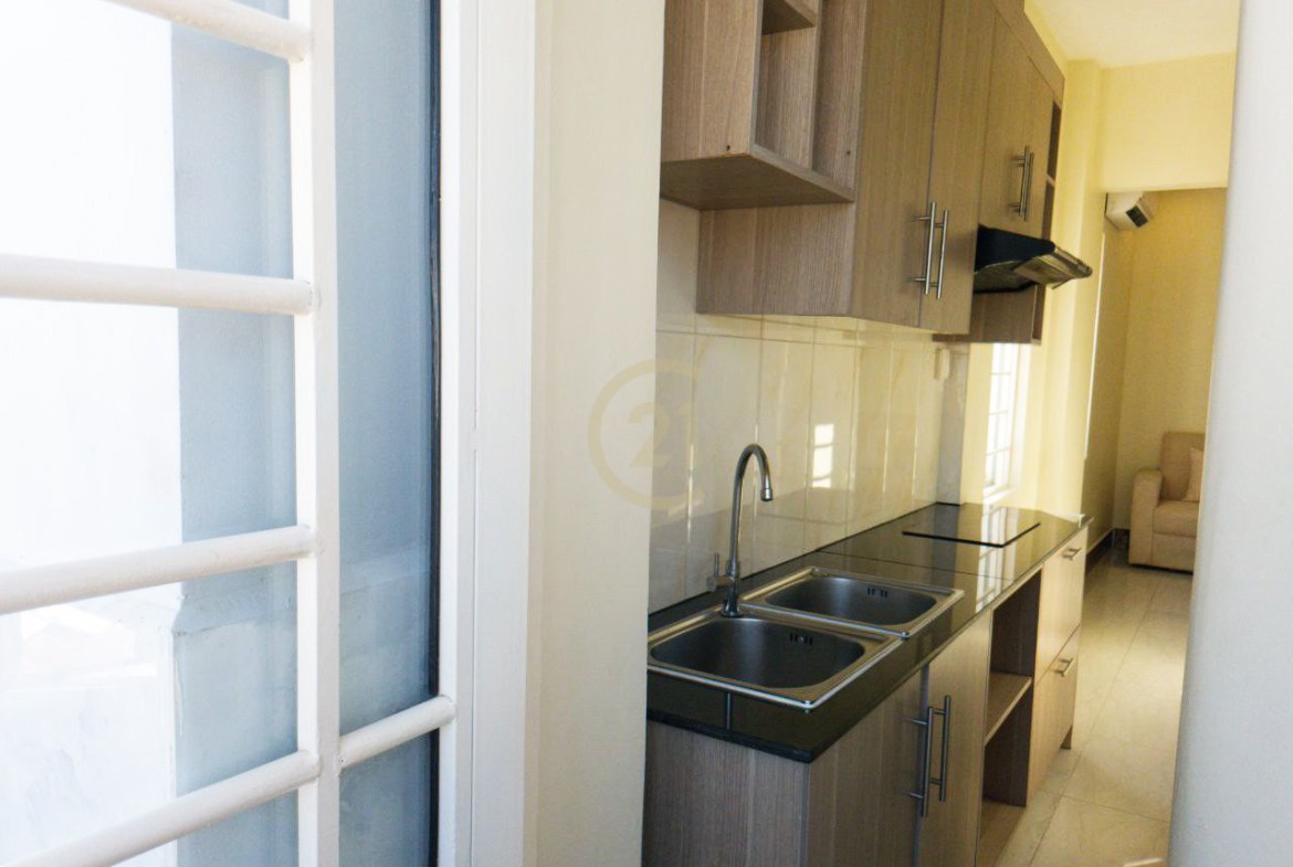 One bedroom for rent located just around 3 minutes from Russian Market!