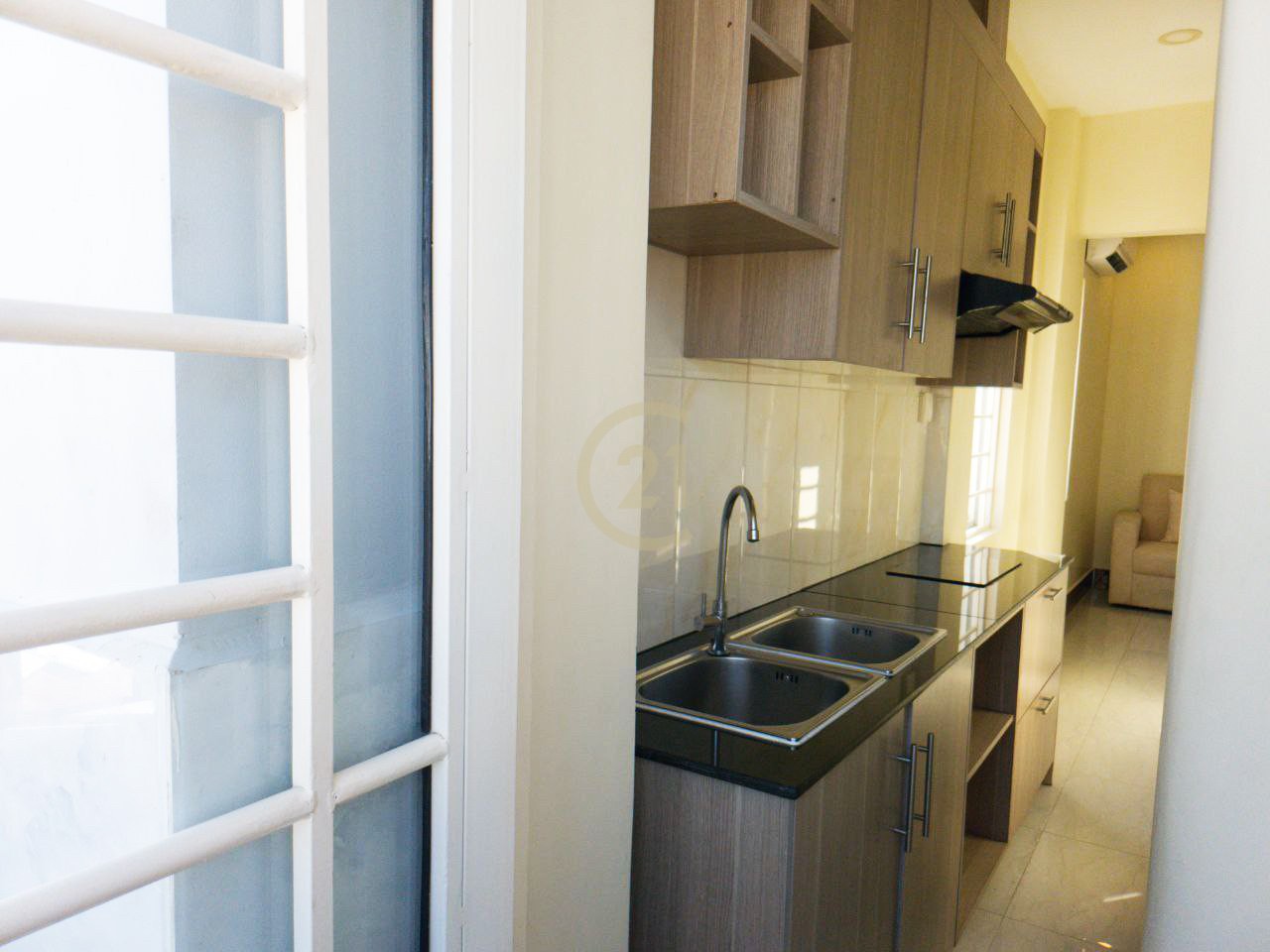 One bedroom for rent located just around 3 minutes from Russian Market!