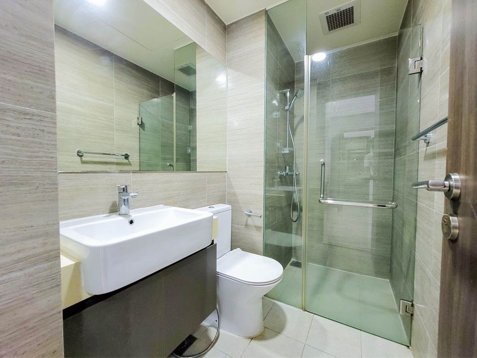 8 LUXERY THREE BEDROOM FOR RENT