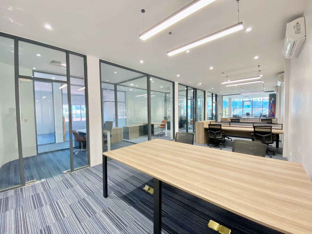 8 NICE OFFICE SPACE FOR RENT