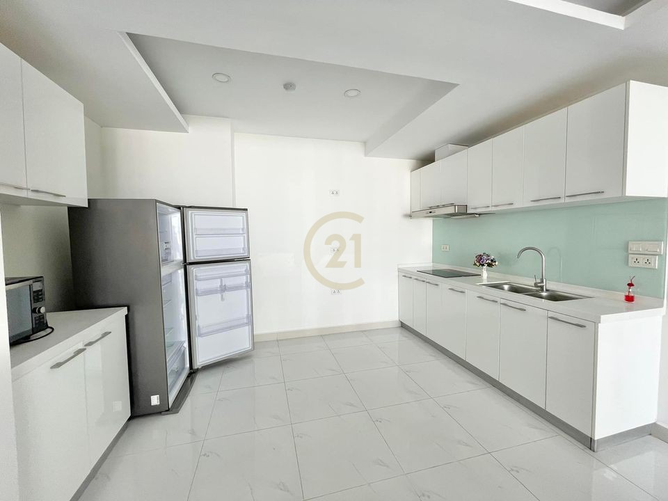 LUXERY THREE BEDROOM FOR RENT