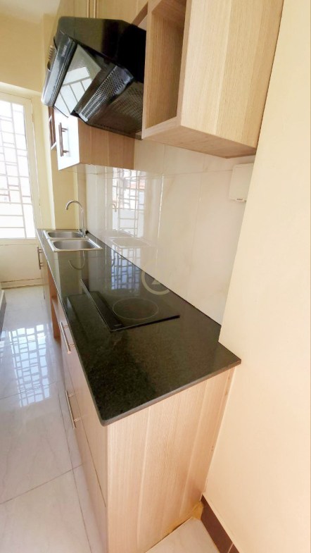 One bedroom for rent located just around 3 minutes from Russian Market!