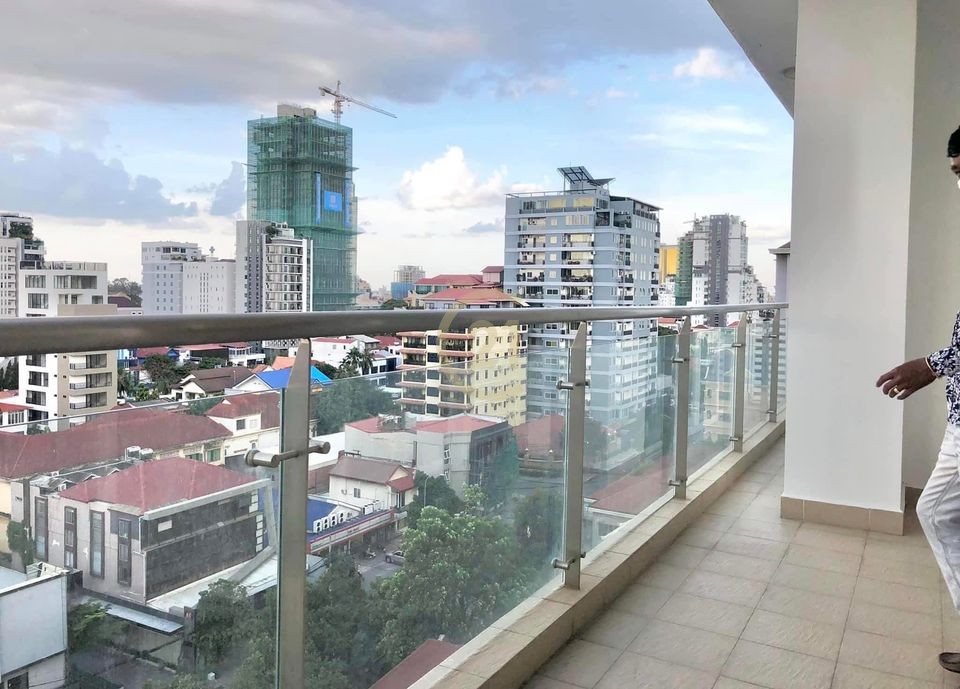 LUXERY THREE BEDROOM FOR RENT