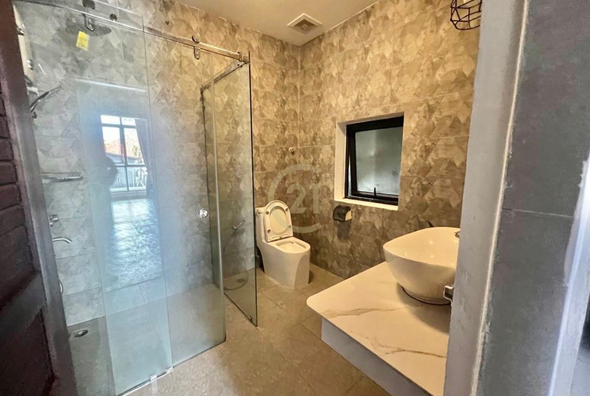 Two bedrooms takes 2min to  independence monument