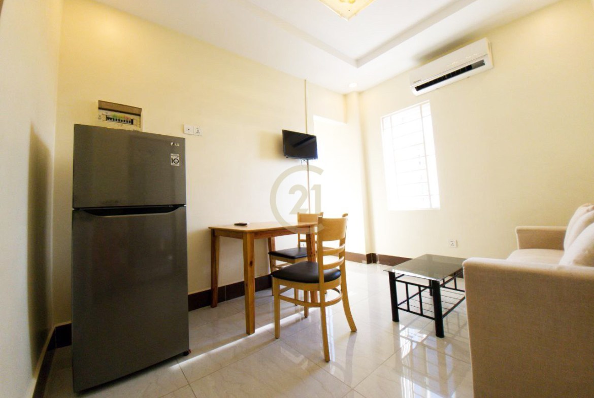 One bedroom for rent located just around 3 minutes from Russian Market!