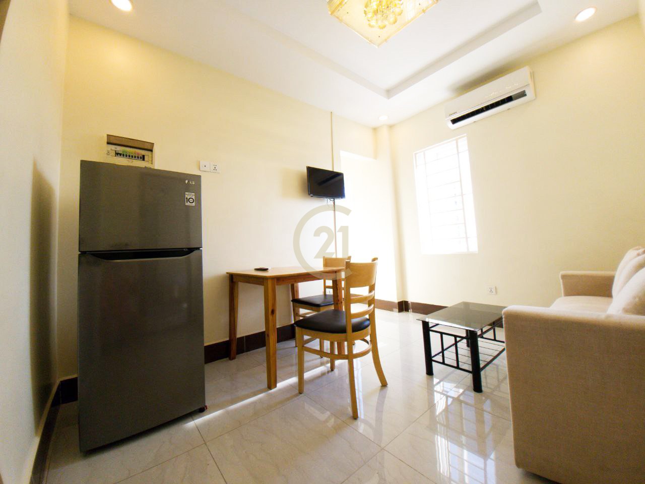 One bedroom for rent located just around 3 minutes from Russian Market!