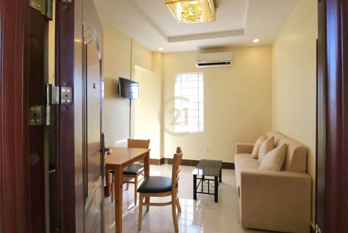 One bedroom for rent located just around 3 minutes from Russian Market!