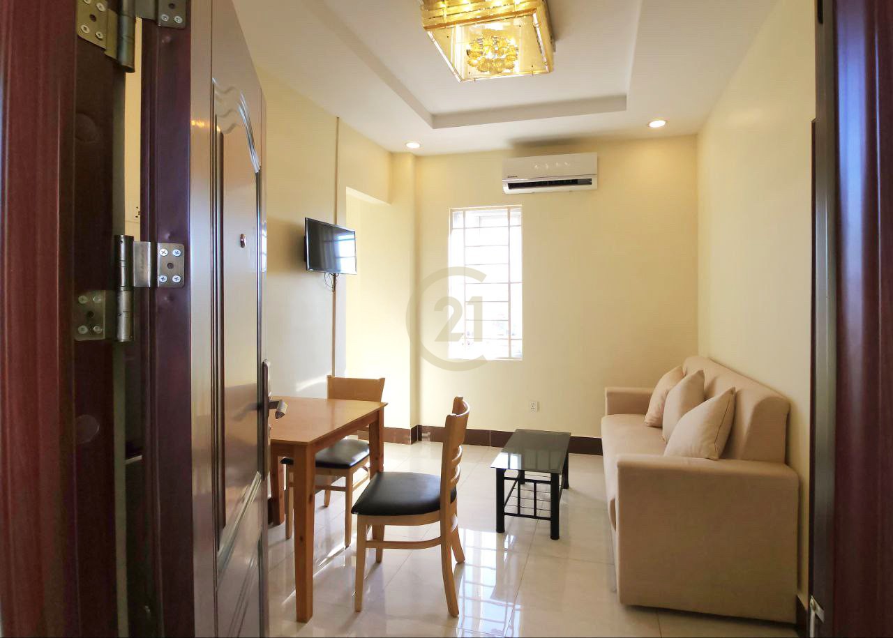 One bedroom for rent located just around 3 minutes from Russian Market!