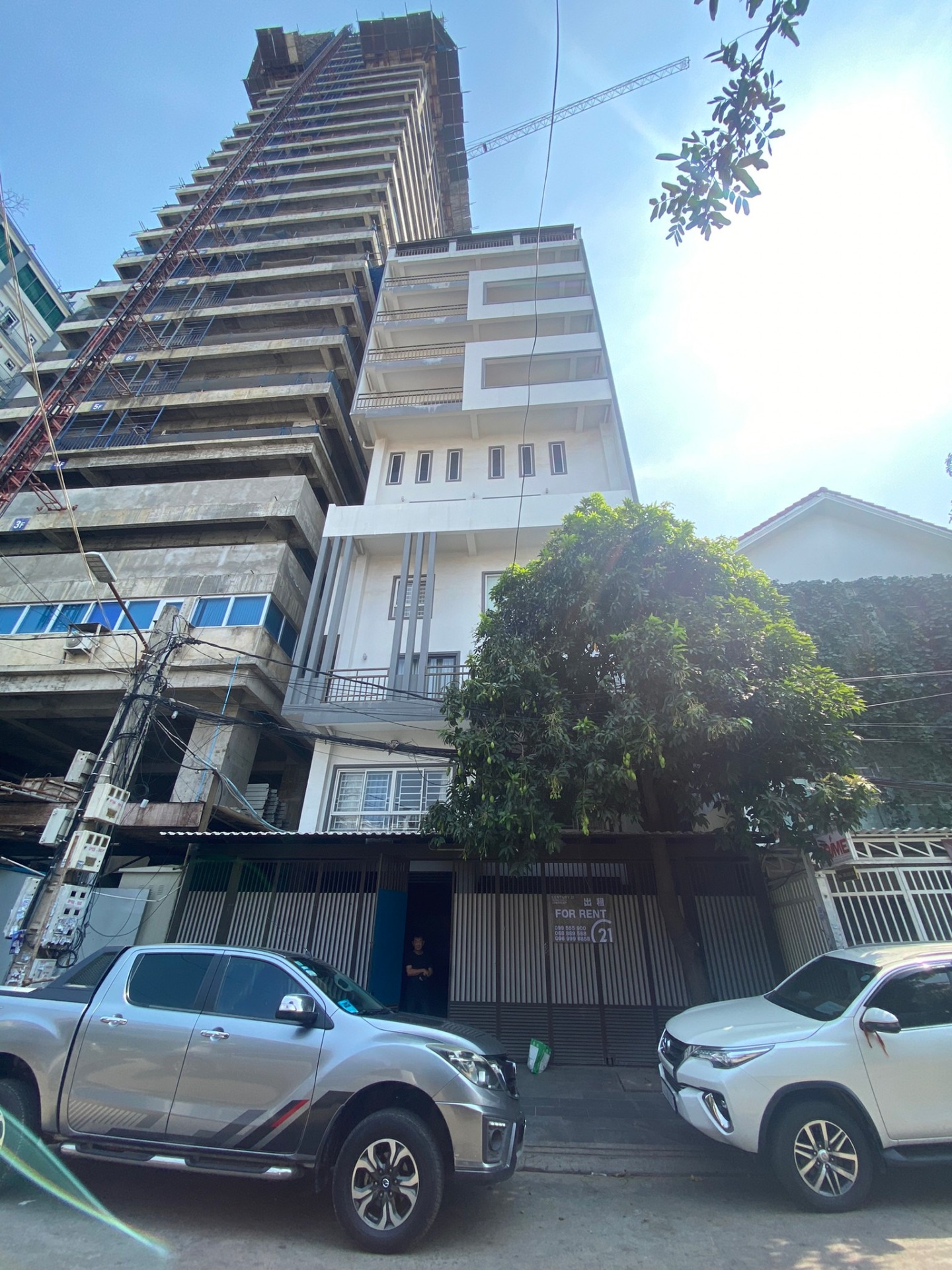 Building for rent with some furniture 19 bedrooms