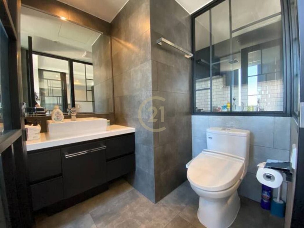 Modern condo with fully furnished