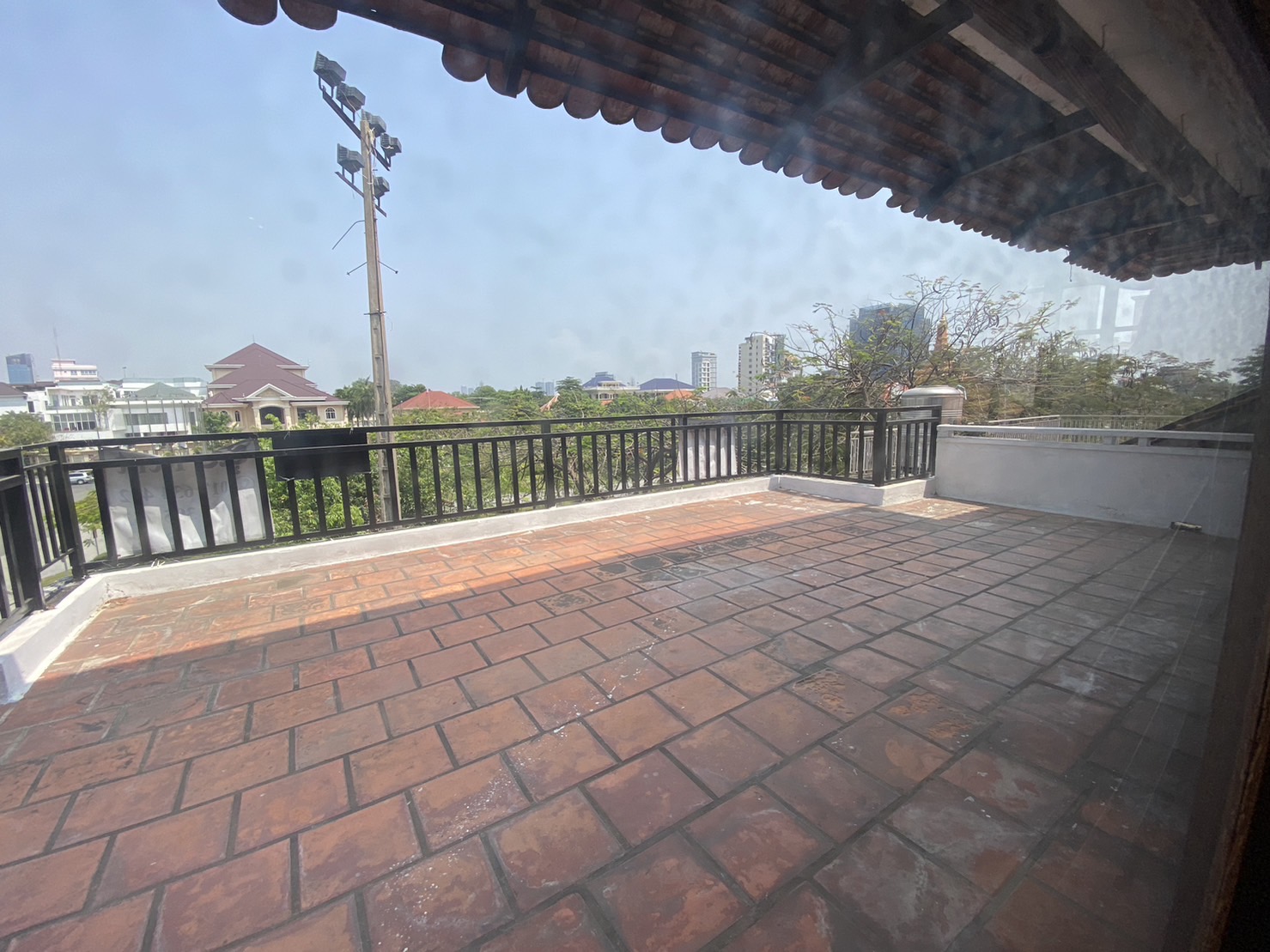 Expansive Commercial Villa for Rent in Prime Tonle Bassac Land