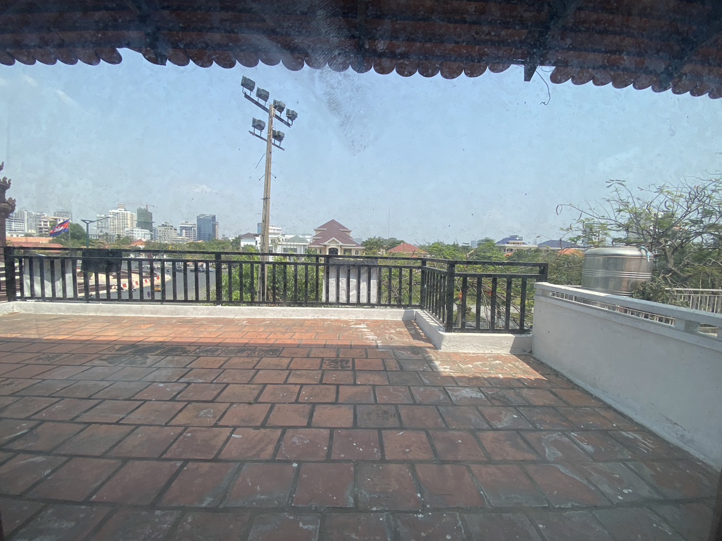 Expansive Commercial Villa for Rent in Prime Tonle Bassac Land