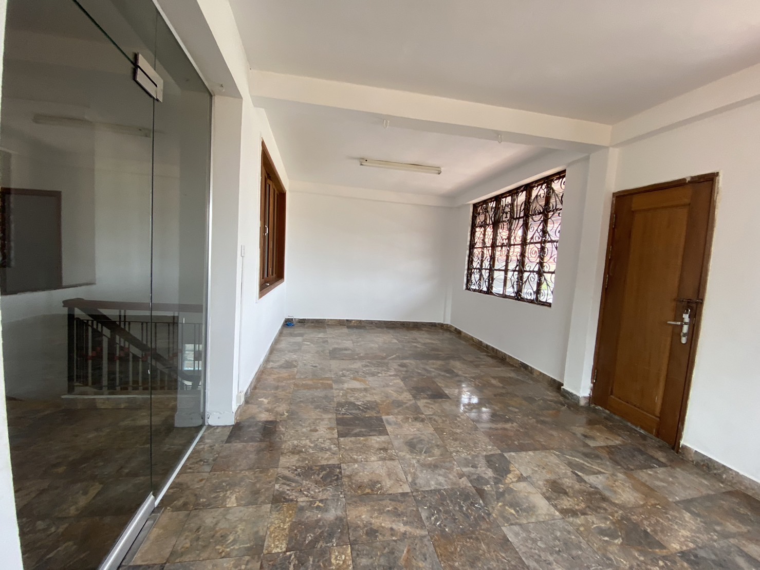 Expansive Commercial Villa for Rent in Prime Tonle Bassac Land