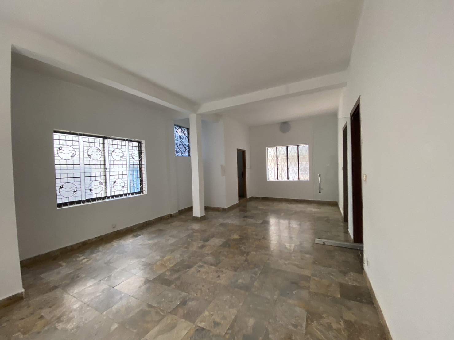 Expansive Commercial Villa for Rent in Prime Tonle Bassac Land