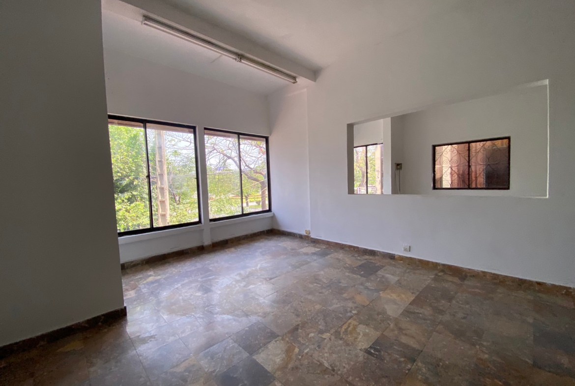 Expansive Commercial Villa for Rent in Prime Tonle Bassac Land