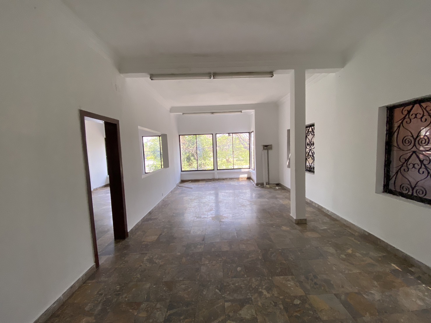 Expansive Commercial Villa for Rent in Prime Tonle Bassac Land