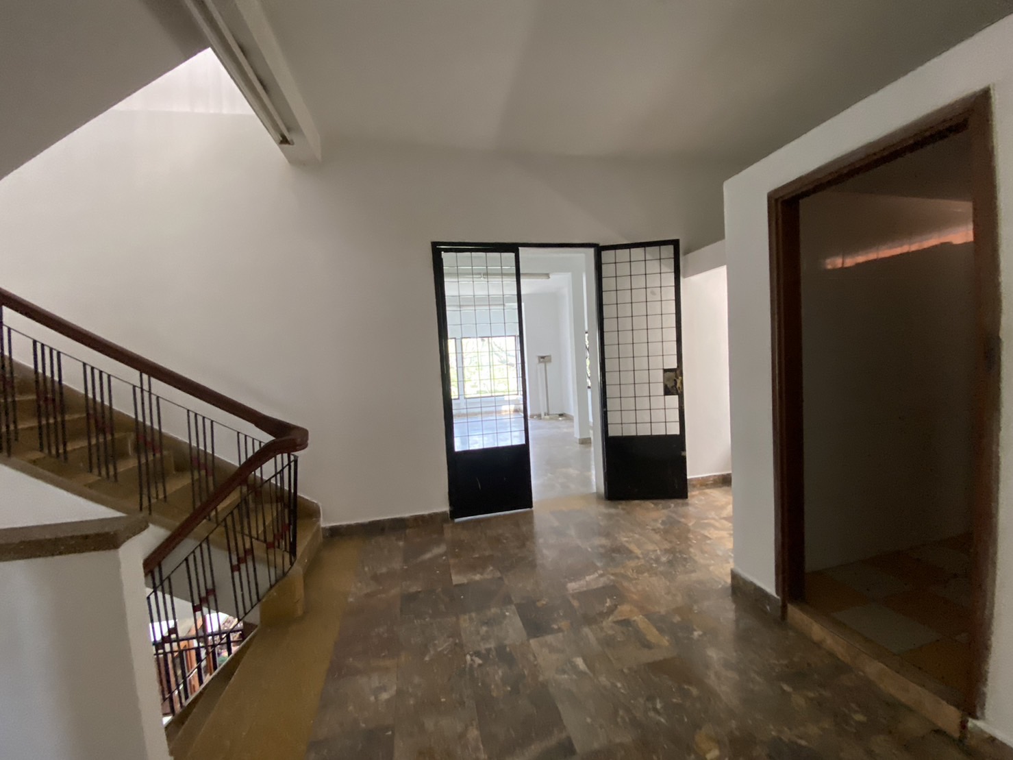Expansive Commercial Villa for Rent in Prime Tonle Bassac Land