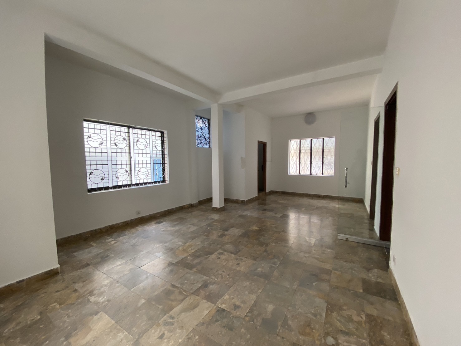 Expansive Commercial Villa for Rent in Prime Tonle Bassac Land