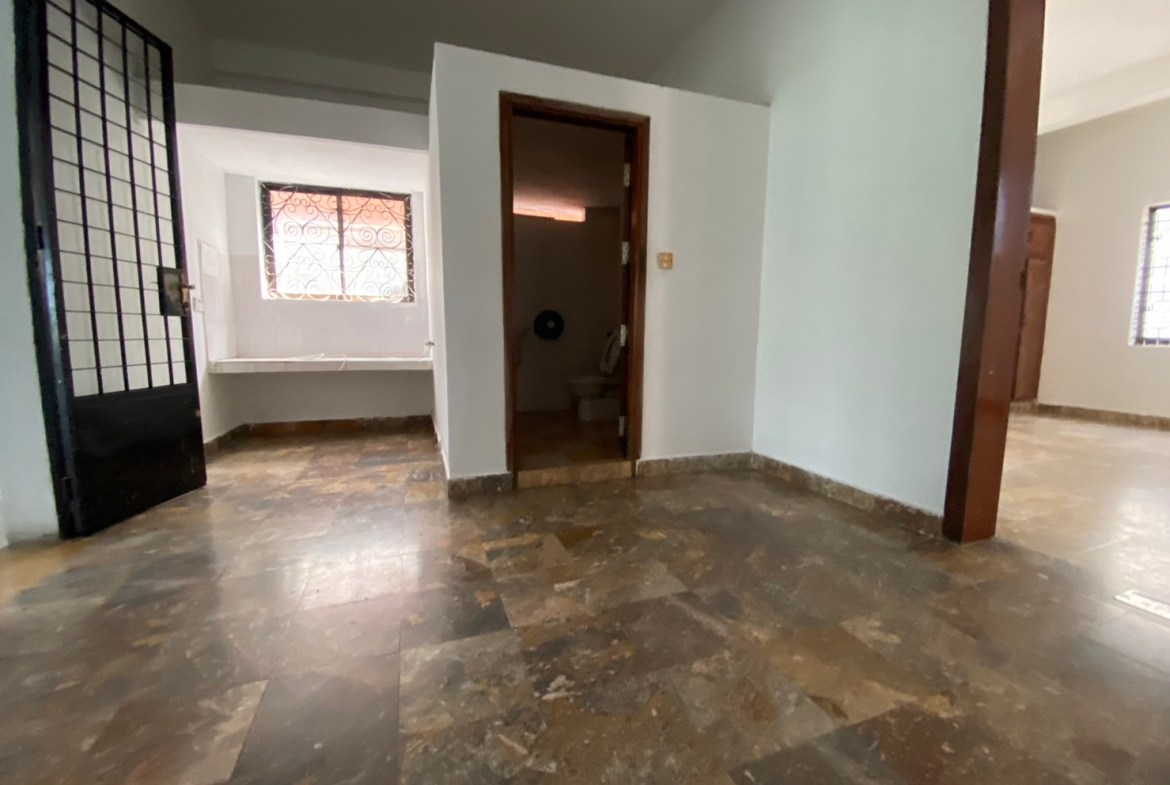 Expansive Commercial Villa for Rent in Prime Tonle Bassac Land