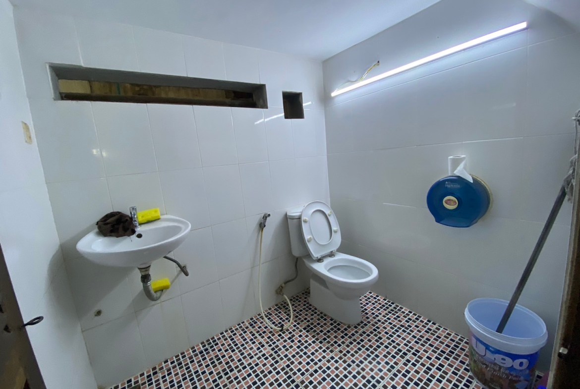 Expansive Commercial Villa for Rent in Prime Tonle Bassac Land