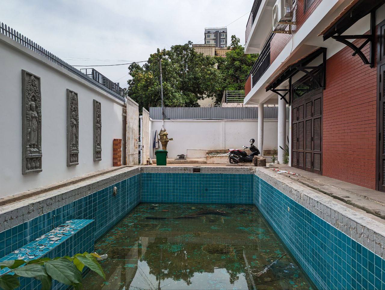 Gorgeous Villa 8 Bedroom For Rent Located BKK1 Area