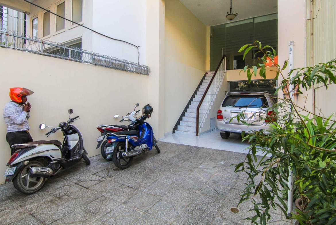 One bedroom for rent in ttp 350$ per month